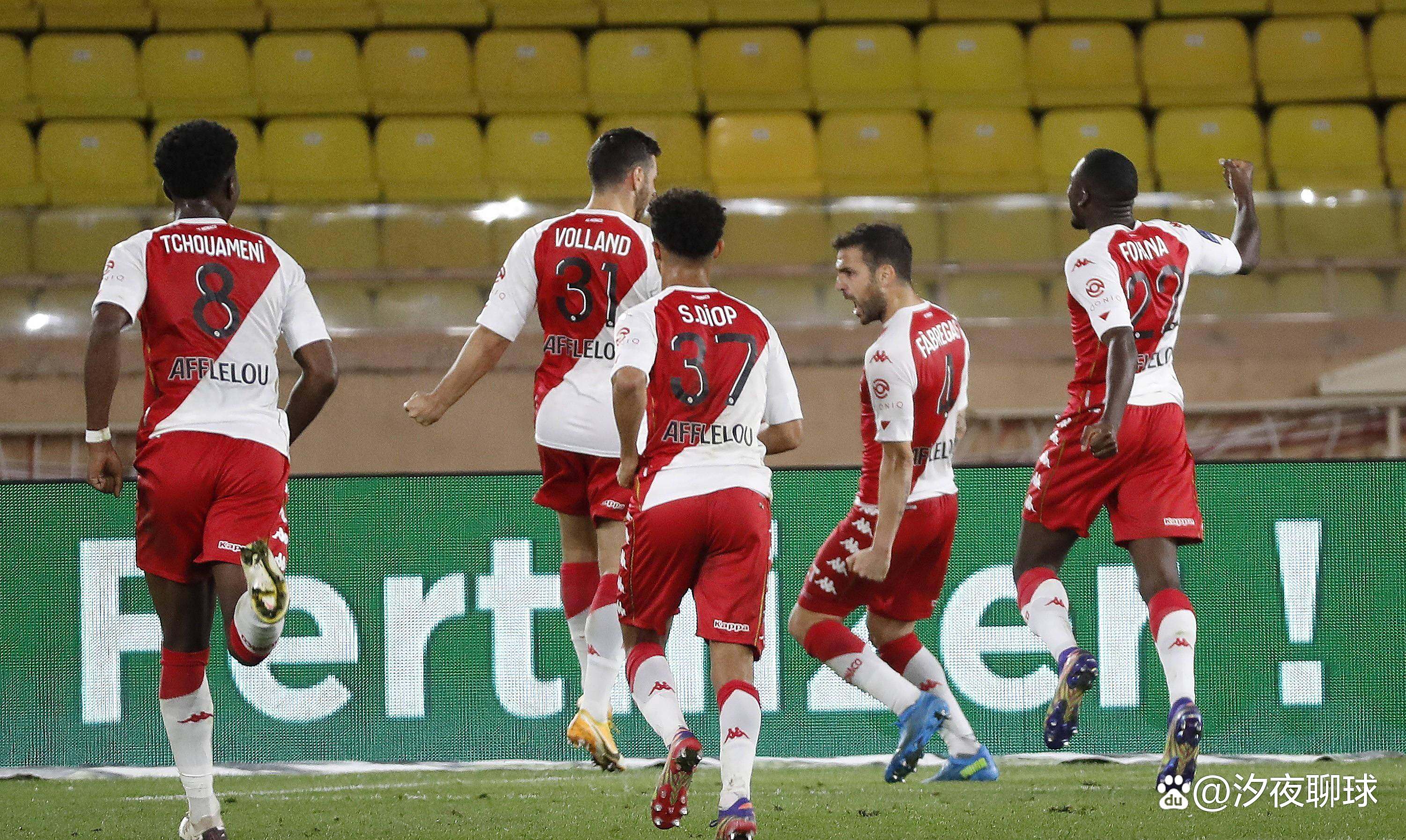 巴塞罗那迎法甲关键赛，加时末段回应争议，球迷炸锅，年轻球员得到机会的简单介绍