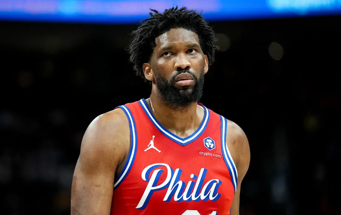 今晚英超焦点战，费城76人主帅复盘，底气十足，轮换策略成焦点的简单介绍